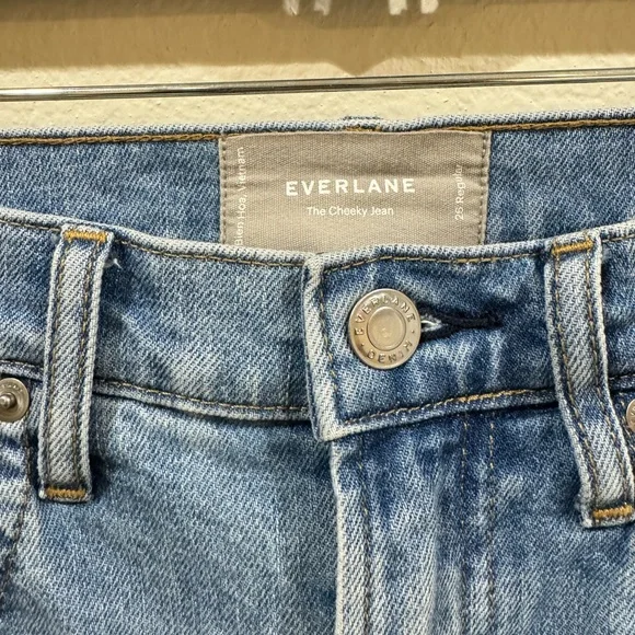 Everlane The Cheeky Jean in Sky Blue - Picture 10 of 12